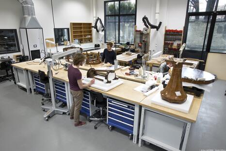 Atelier de restauration du mobilier de l'INP, photo d'Arthur Laforge, 2015 Atelier de restauration du mobilier de l'INP, photo d'Arthur Laforge, 2015