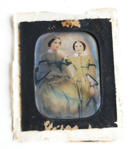 Ledamoisel, Stéphanie, "Restauration d'un ambrotype, "portrait de deux femmes assises", collection Roger-Viollet" Ledamoisel, Stéphanie, "Restauration d'un ambrotype, "portrait de deux femmes assises", collection Roger-Viollet"
