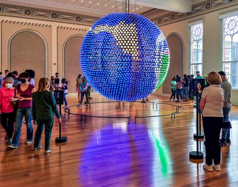Salle principale du musée Planet Word, Washington D.C., mars 2022 - Photo : Jean-Baptiste Chantoiseau. Salle principale du musée Planet Word, Washington D.C., mars 2022 - Photo : Jean-Baptiste Chantoiseau.