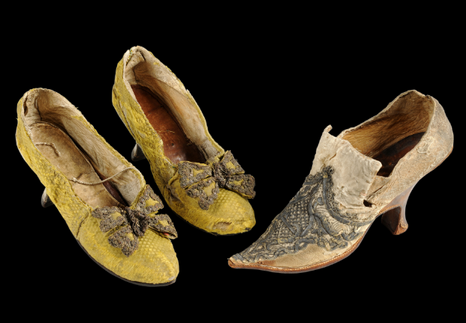 Guerrier, Julie, "Etude et conservation-restauration de chaussures des 17e et 18e siècles (musée international de la chaussure, Romans) : le nettoyage des filés d'argent ternis brodés sur soie : comparaison du gel d'agarose et de l'éponge PVA comme support poreux en vue d…" Guerrier, Julie, "Etude et conservation-restauration de chaussures des 17e et 18e siècles (musée international de la chaussure, Romans) : le nettoyage des filés d'argent ternis brodés sur soie : comparaison du gel d'agarose et de l'éponge PVA comme support poreux en vue d…"