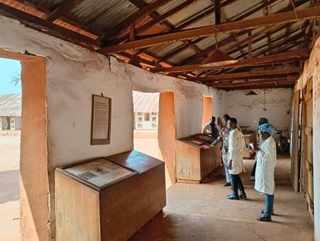 Chantier-école au musée d’Abomey - Photo Sarah Boukamel Chantier-école au musée d’Abomey - Photo Sarah Boukamel