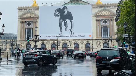 Un panneau publicitaire sur l'Opéra Garnier - Photo : DR Un panneau publicitaire sur l'Opéra Garnier - Photo : DR