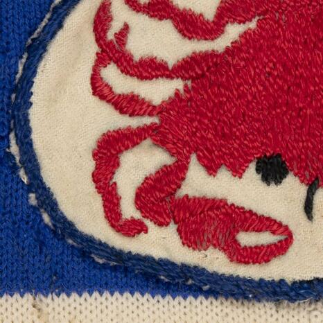 Détail d'un maillot de cycliste porté lors du Tour de France de 1935 par Julien Moineau (1935 ; Nice, Musée National du Sport) - Photo : INP Détail d'un maillot de cycliste porté lors du Tour de France de 1935 par Julien Moineau (1935 ; Nice, Musée National du Sport) - Photo : INP