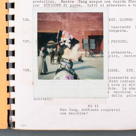 Détail du scénario de tournage du film Le Dernier Empereur (Suzanne Durrenberger, 1986 ; Paris, La Cinémathèque française) - Photo : INP Détail du scénario de tournage du film Le Dernier Empereur (Suzanne Durrenberger, 1986 ; Paris, La Cinémathèque française) - Photo : INP