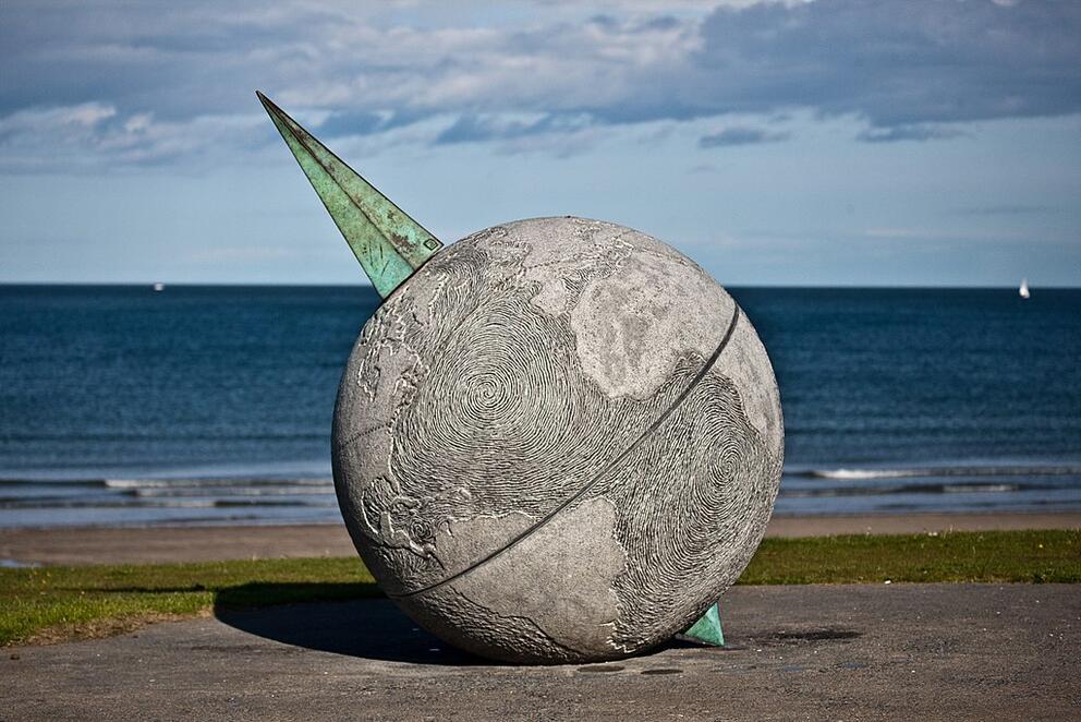 "Southern Cross" memorial at Portmarmock, County Dublin, Ireland - Photo : CC BY William Murphy "Southern Cross" memorial at Portmarmock, County Dublin, Ireland - Photo : CC BY William Murphy