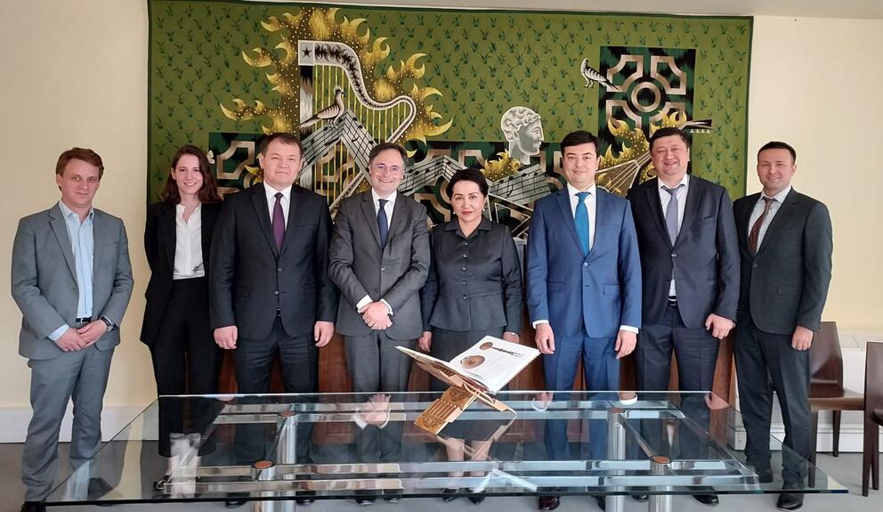 Accueil d'une délégation Ouzbèque à la galerie Colbert, INP 2023 Accueil d'une délégation Ouzbèque à la galerie Colbert, INP 2023