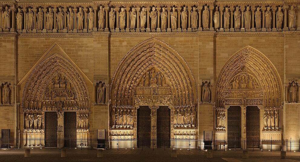 Notre Dame Paris front facade lower, Benh LIEU SONG, CC BY-SA 3.0, via Wikimedia Commons