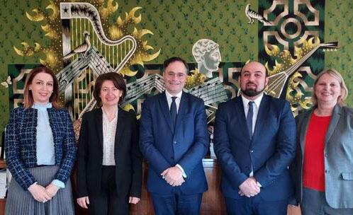 Accueil de Hasmik Tolmajyan, ambassadrice d'Arménie en France, Astghik Marabyan, directrice du département du patrimoine et de l’artisanat au sein du ministère de la culture arménien, et Davit Poghosyan, directeur du musée d’histoire d’Erevan - Photo : INP Accueil de Hasmik Tolmajyan, ambassadrice d'Arménie en France, Astghik Marabyan, directrice du département du patrimoine et de l’artisanat au sein du ministère de la culture arménien, et Davit Poghosyan, directeur du musée d’histoire d’Erevan - Photo : INP