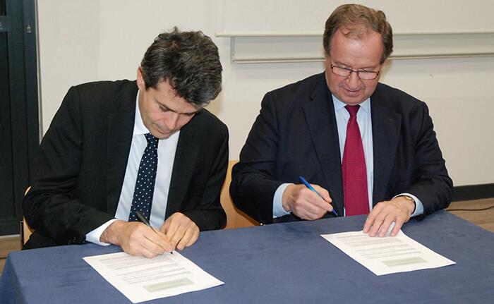 Signature de la convention de mécénat avec le Crédit agricole (2017) - Photo : DR Signature de la convention de mécénat avec le Crédit agricole (2017) - Photo : DR