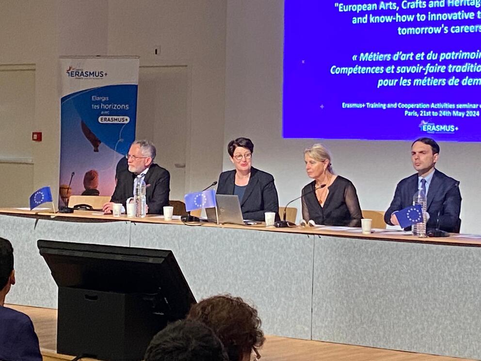 Olivier Zeder introduit la rencontre européenne Erasmus + - Photo : INP