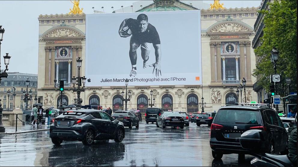 Un panneau publicitaire sur l'Opéra Garnier - Photo : DR Un panneau publicitaire sur l'Opéra Garnier - Photo : DR