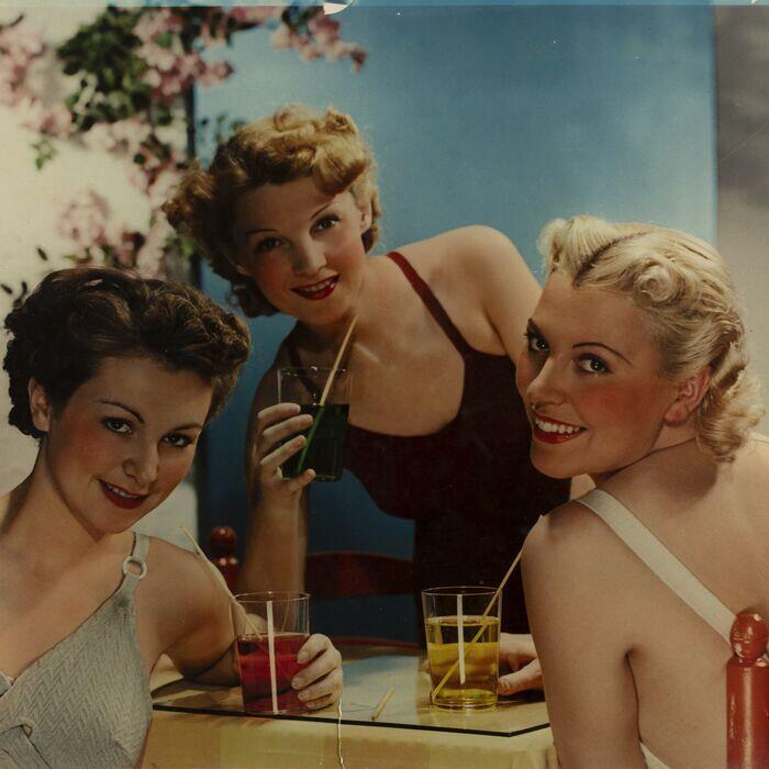 Photographies couleur Vivex d’Egidio Scaioni (1933-1939 ; Palais Galliera, musée de la mode de la Ville de Paris) - Photo : INP Photographies couleur Vivex d’Egidio Scaioni (1933-1939 ; Palais Galliera, musée de la mode de la Ville de Paris) - Photo : INP