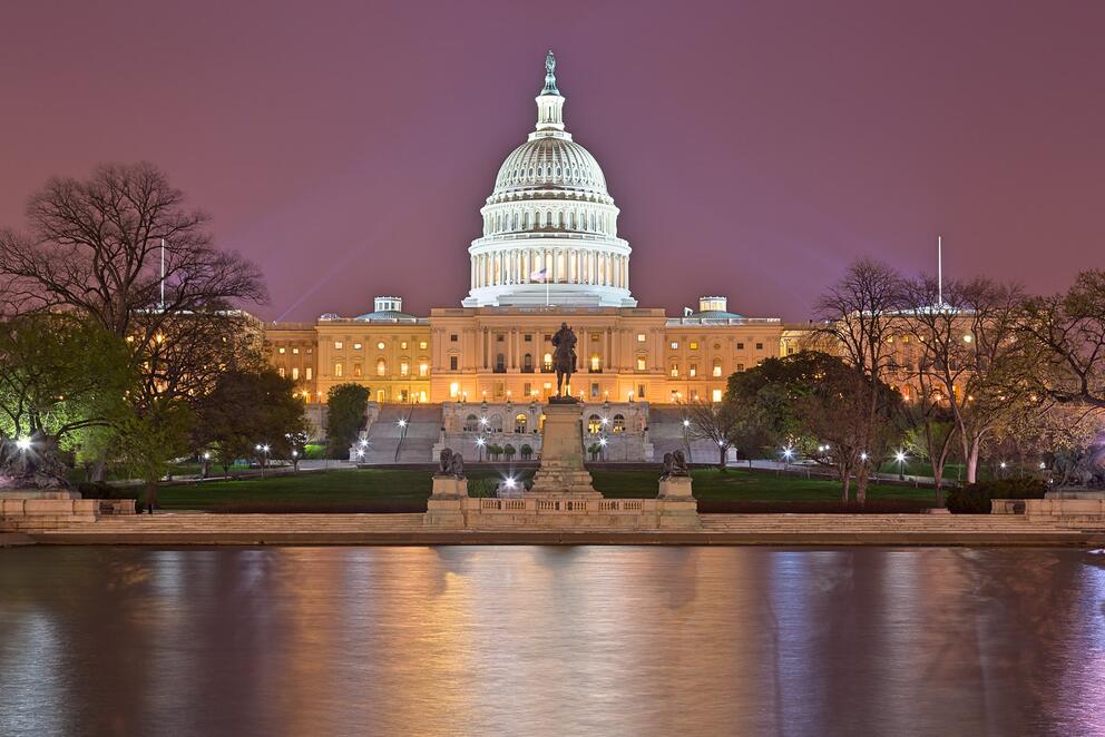 Glowing Washington DC Capitol - Photo : CC BY Nicolas Raymond Glowing Washington DC Capitol - Photo : CC BY Nicolas Raymond