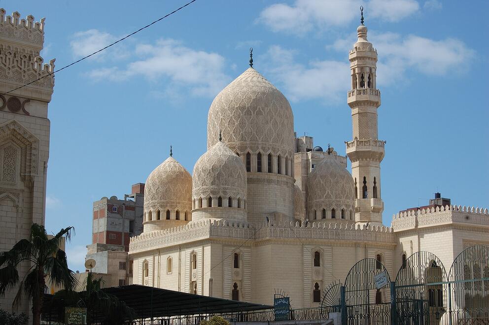 Abu al-Abbas al-Mursi Mosque. Alexandria, Egypt. - Photo : Share Bear - Own work, Public Domain, https://commons.wikimedia.org/w/index.php?curid=8628277