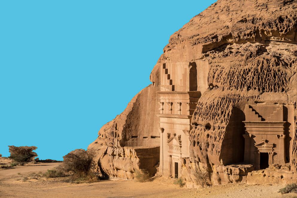Vue sur les tombeaux monumentaux de Jabal al Khraymat, site Madâin Sâlih (Arabie saoudite). Mission archéologique franco-saoudienne sur le site de l’antique cité nabatéenne d’Hégra- Photo : Hubert Raguet. Vue sur les tombeaux monumentaux de Jabal al Khraymat, site Madâin Sâlih (Arabie saoudite). Mission archéologique franco-saoudienne sur le site de l’antique cité nabatéenne d’Hégra- Photo : Hubert Raguet.